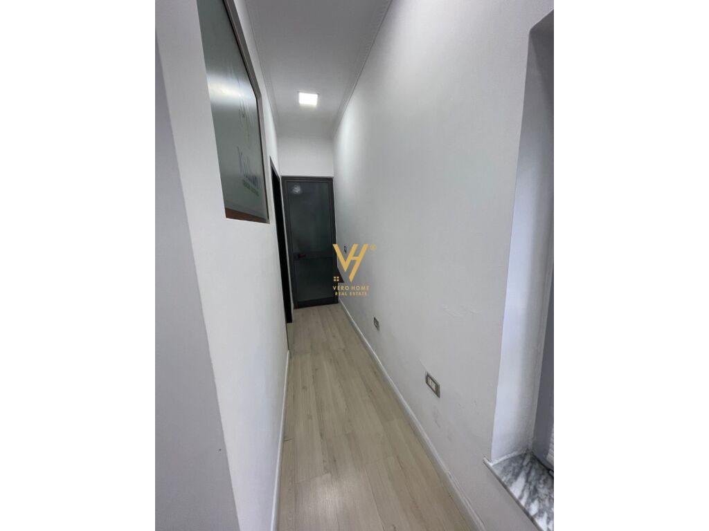 Shitet Dyqan te Selvia 32 m2 4