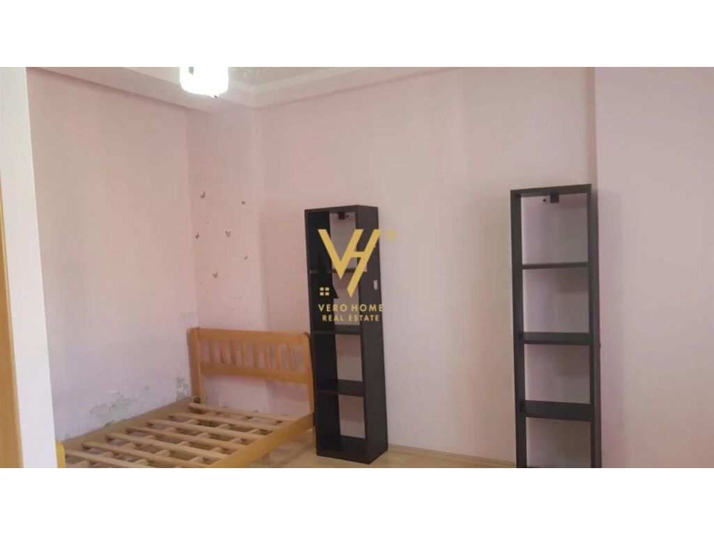 Jepet Apartament 2+1+ballkon me qera te Rruga Margarita Tutulani 120 m2 3