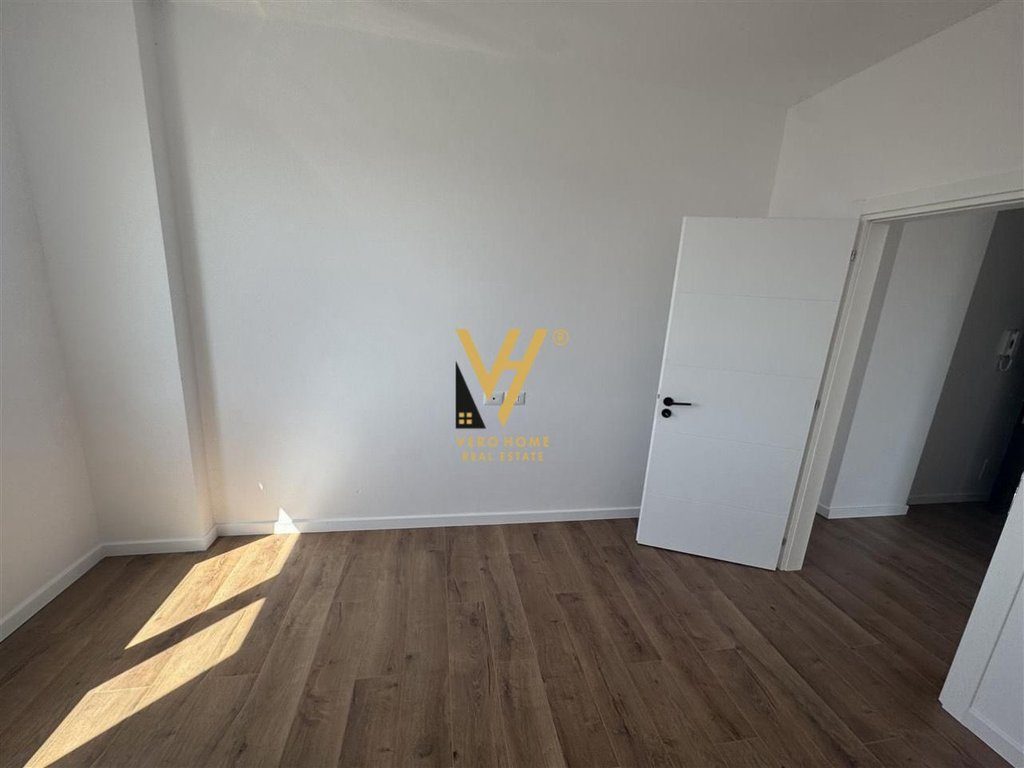 JEPET APARTAMENT 1+1+BLK ME QERA TE BULEVARDI I RI 450 EURO 2
