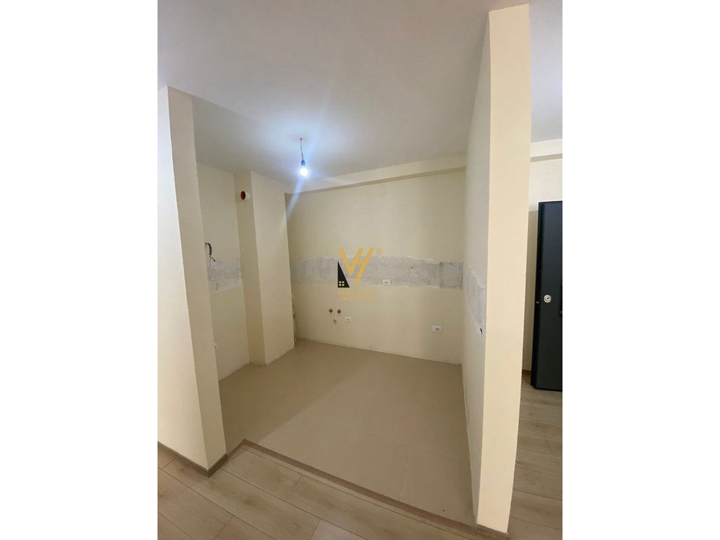 JEPET ZYRE 105 M2 ME QERA TE RRUGA E DIBRES 600 EURO 2