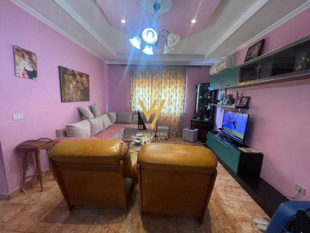 Jepet Apartament 2+1+2+ballkon me qera te Ish Parku 110 m2