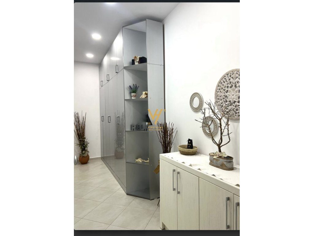 JEPET APARTAMENT 1+1+BLK ME QERA TE KOPSHTI BOTANIK 60.000 LEKE 3