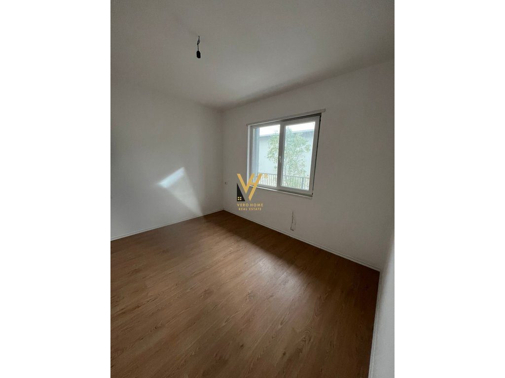 JEPET ZYRE 56 M2 ME QERA TE UNIVERS CITY 380 EURO 2