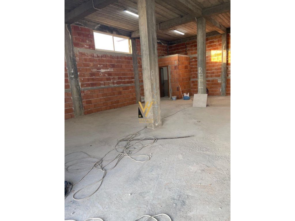 JEPET MAGAZINE 200 M2 ME QERA TE SANATORIUMI, SAUK 1.500 EURO 2