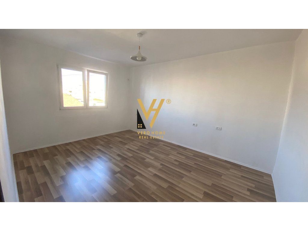 JEPET APARTAMENT 1+1+BLK ME QERA TEK ALI DEMI 40.000 LEKE 4