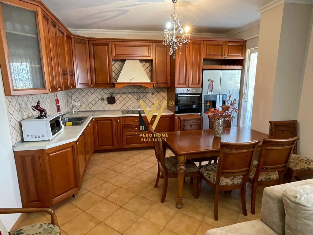 JEPET APARTAMENT 2+1+BLK ME QERA TEK AIR ALBANIA 1.000 EURO 2