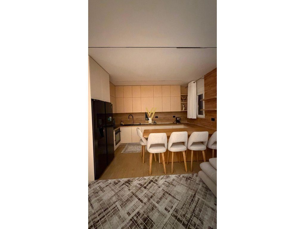 JEPET APARTAMENT 1+1 ME QIRA TE RRUGA E DIBRES 65.000 LEKE 3