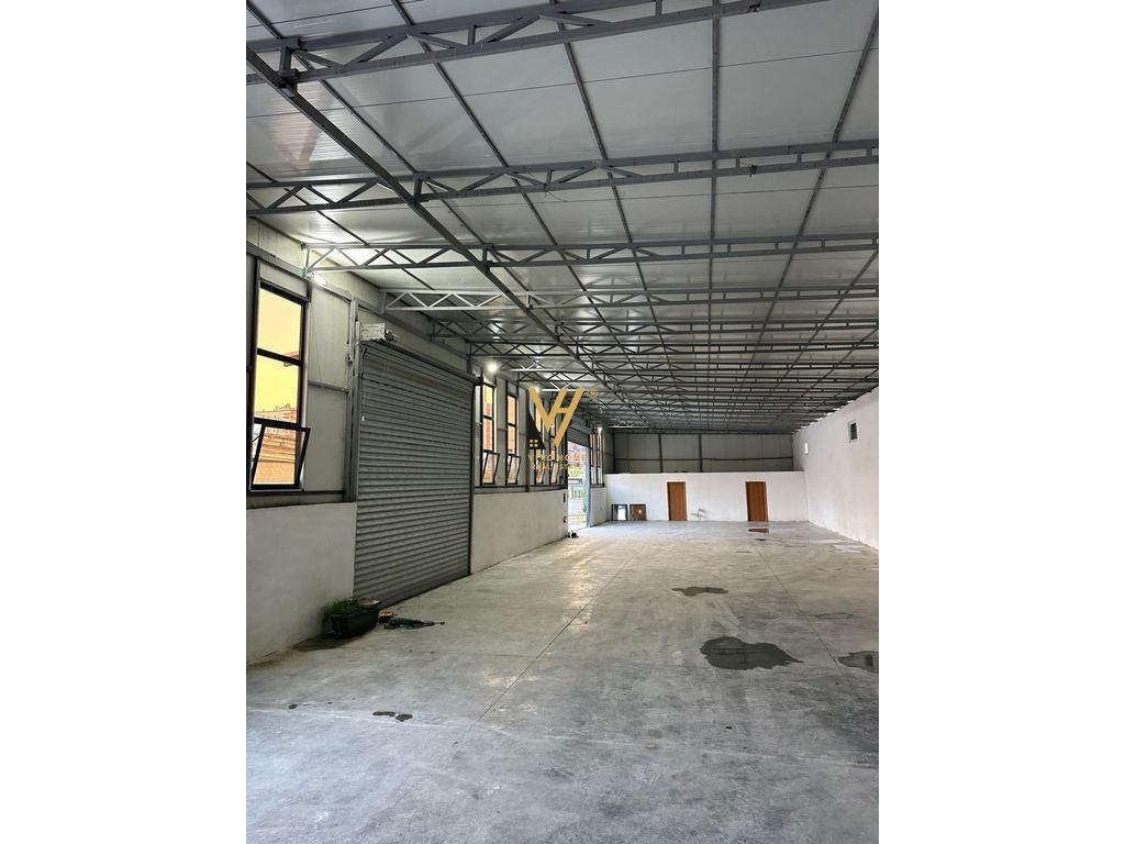 JEPET KAPANON 1.250 M2 ME QERA NE VORE 2.300 EURO 2