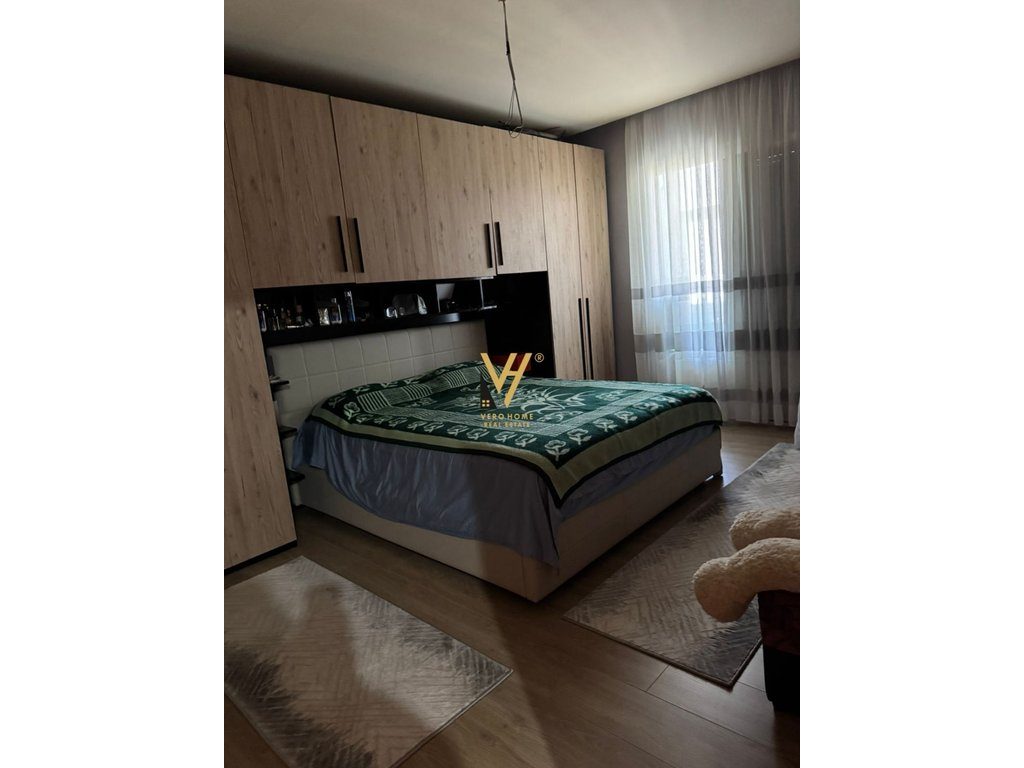 SHITET APARTAMENT DUPLEX 3+2+3 TE 21 DHJETORI 400.000 EURO 4
