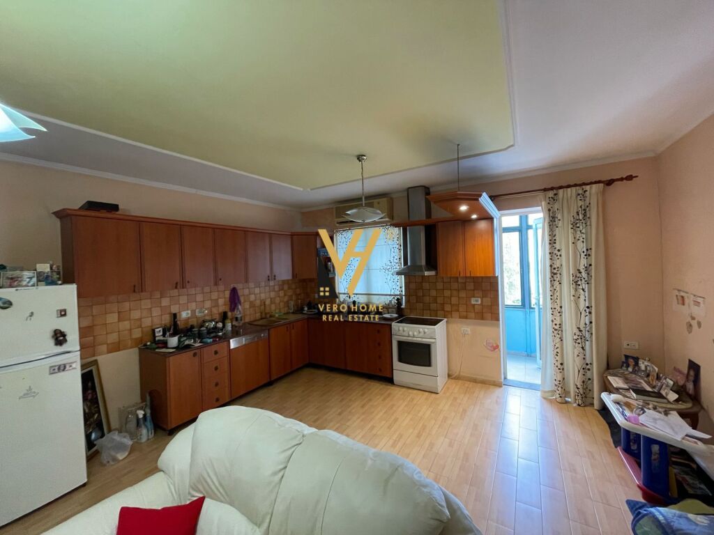 SHITET APARTAMENT 1+1+BLK TE STADIUMI DINAMO 175.000 EURO 2