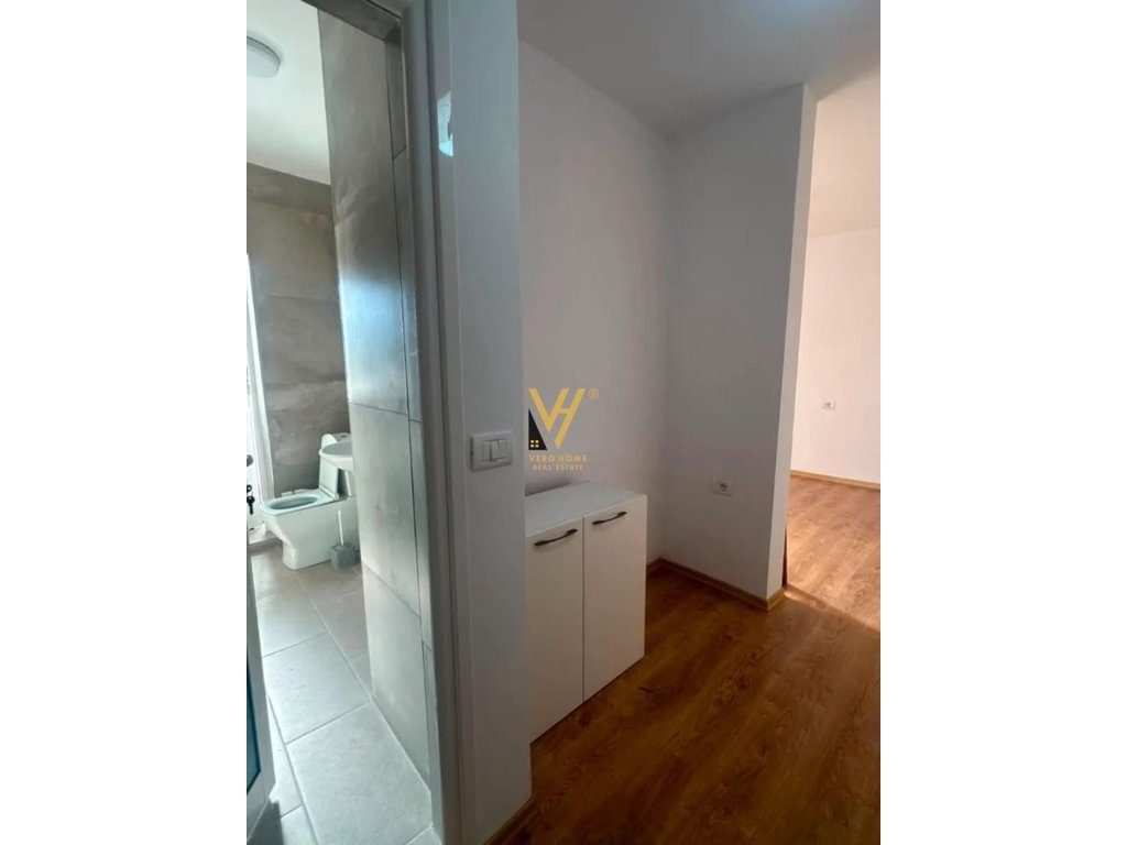 JEPET ZYRE 55 M2 ME QIRA TEK BLV.ZOGU I PARE 65.000 LEKE 4