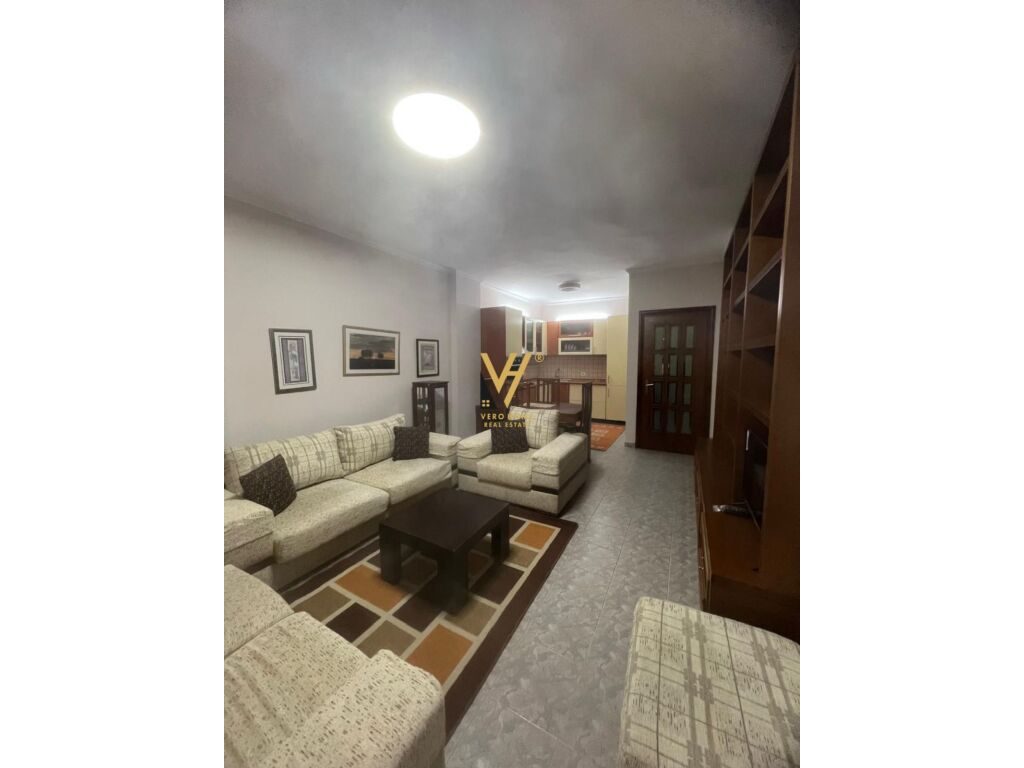 JEPET APARTAMENT 2+1+2BLK ME QERA TE KOMUNA E PARISIT 55.000 LEKE