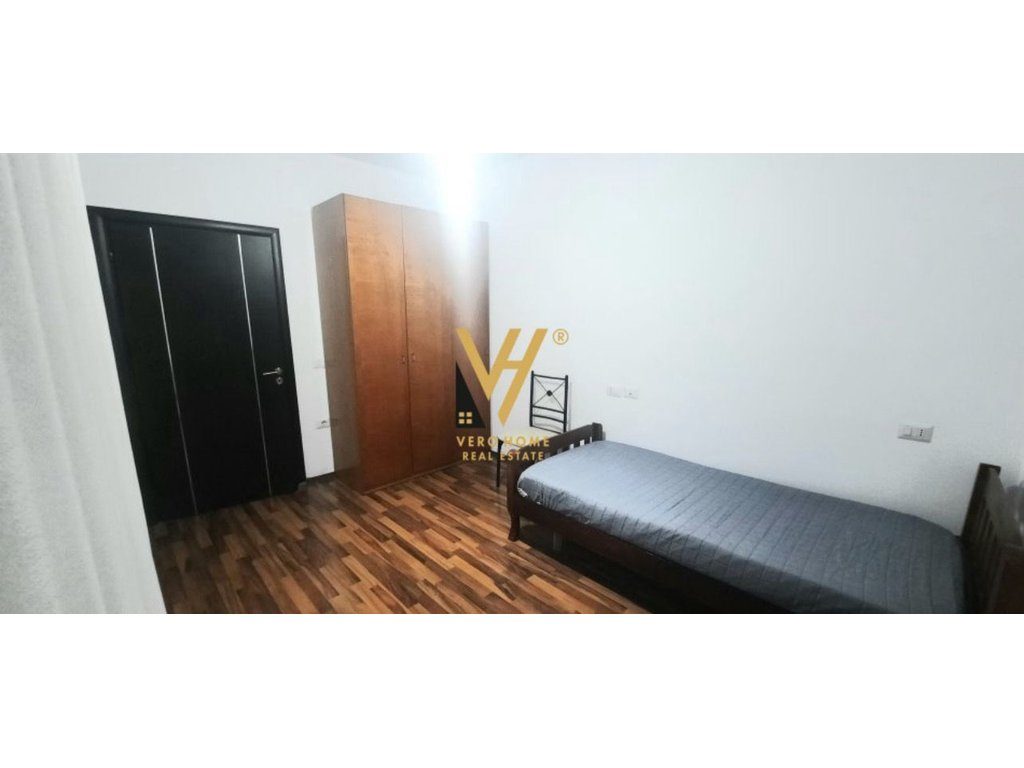 JEPET APARTAMENT 2+1+BLK ME QERA TE STACIONI I TRENIT 65.000 LEKE 3