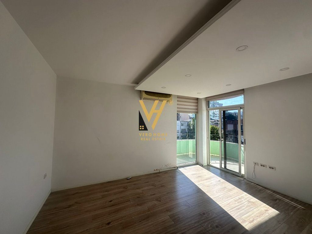 JEPET AMBIENT BIZNESI 180 M2 ME QERA TE SHESHI WILLSON 2.000 EURO