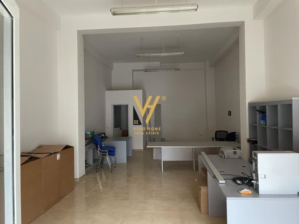 Shitet dyqan te American 3 70 m2 3