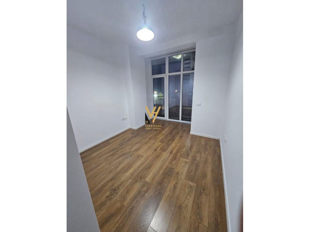 JEPET ZYRE 166 M2 ME QERA TE KOMUNA PARISIT 130.000 LEKE 4
