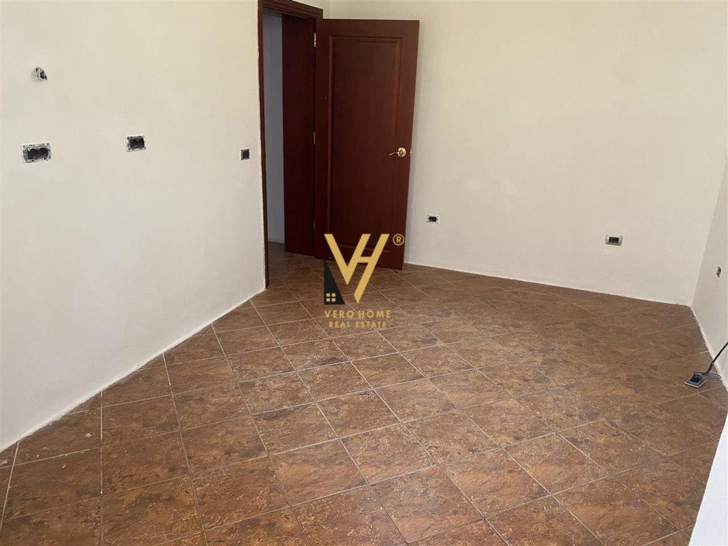 JEPET ZYRE 50 M2 ME QIRA TE BLLOKU 650 EURO 3