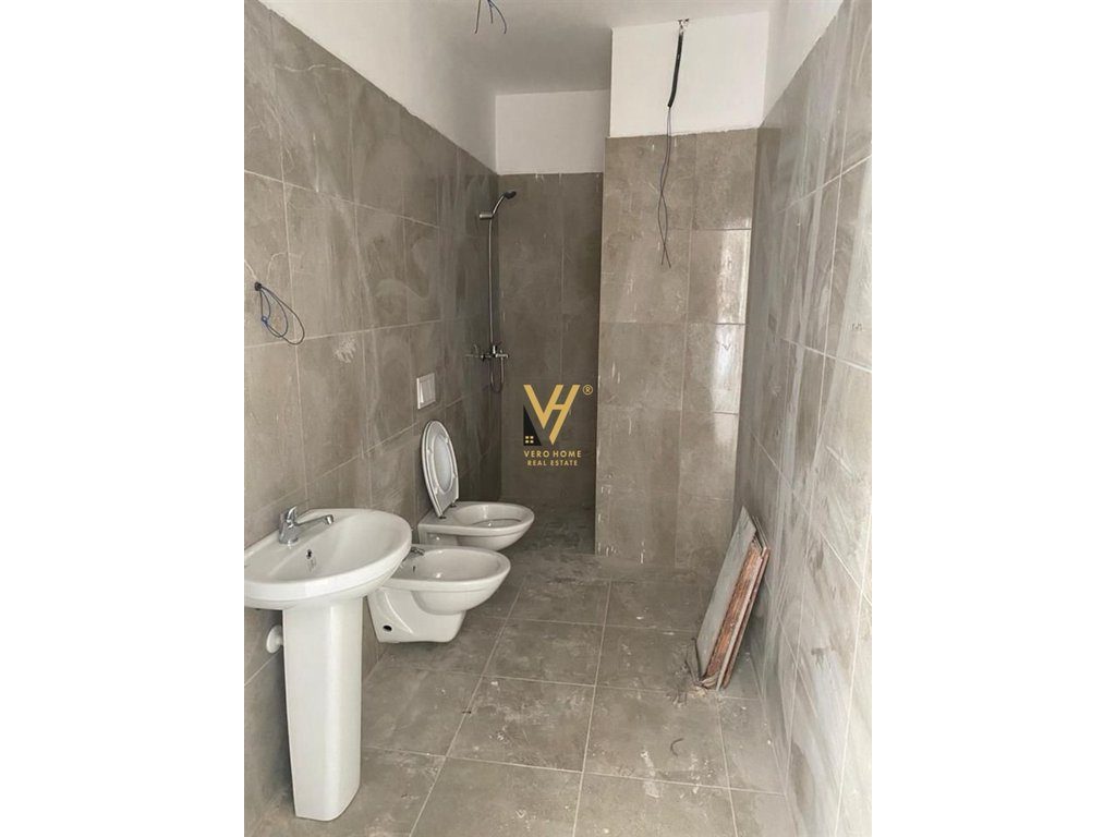 JEPET ZYRE 90 M2 ME QERA TE PAZARI I RI 800 EURO 4
