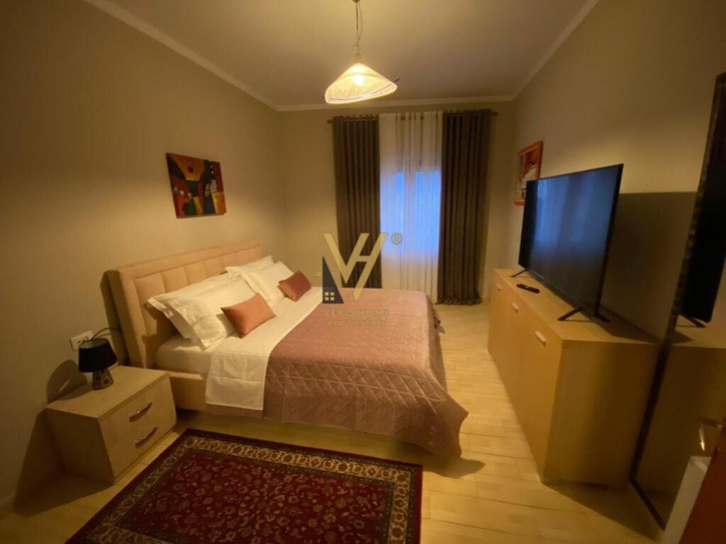Shitet apartament 3+1+2 te Rruga e Barrikadave 164 m2