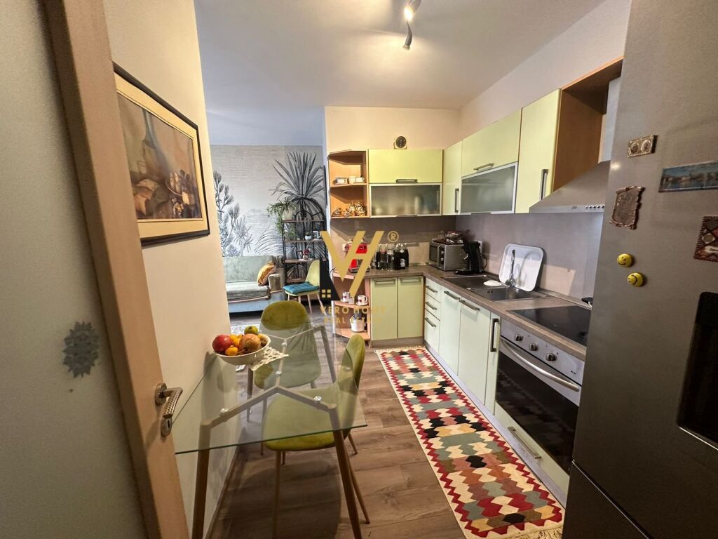Jepet Apartament 2+1+ballkon me qera te Rruga e Kosovareve 90 m2 3