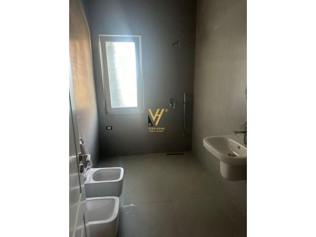 Shitet Apartament 2+1+Verande te Qesaraku , Fresk 116 m2