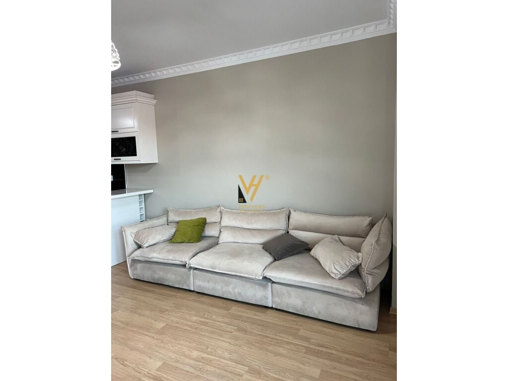 Shitet Apartament 2+1+2+ballkon te Unaza e Re 120 m2