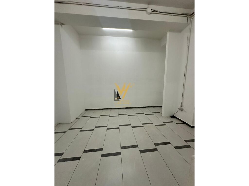 JEPET AMBIENT BIZNESI 330 M2 ME QERA NE ASTIR 1.300 EURO 2
