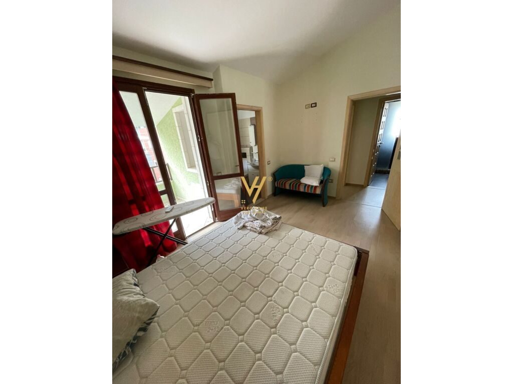 Shitet apartament 2+1+2+post parkimi te Xhamia, Kopshti Botanik 203 m2
