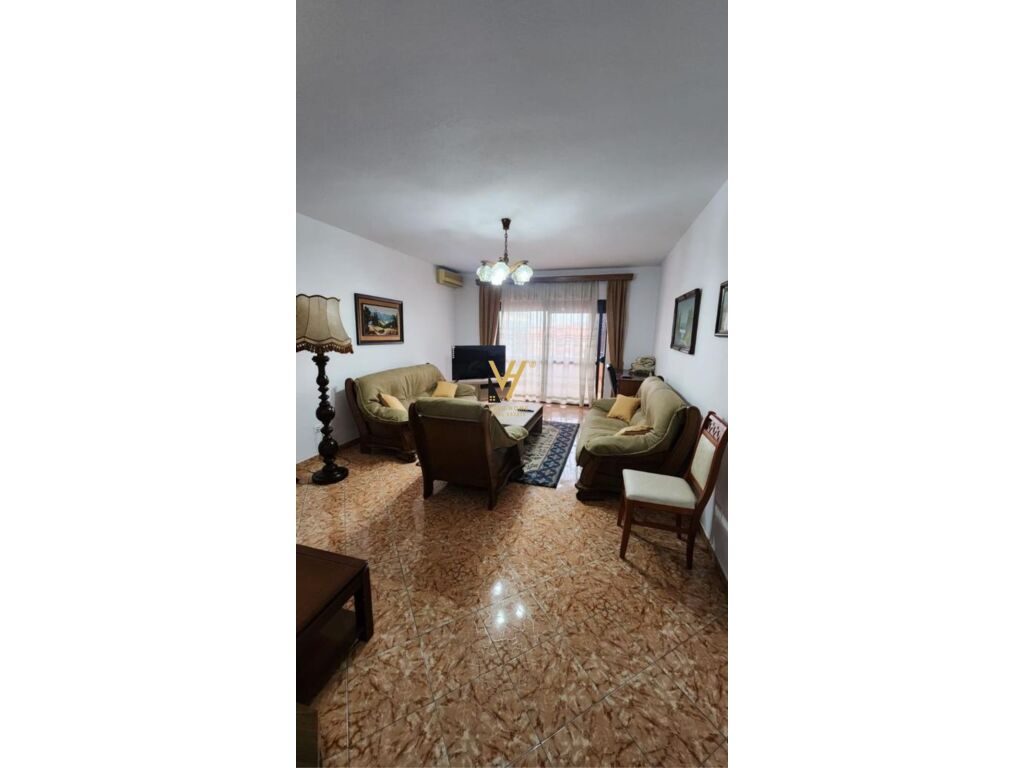 Jepet Apartament 2+1+ballkon me qera te Pallati me Shigjeta 120 m2 3