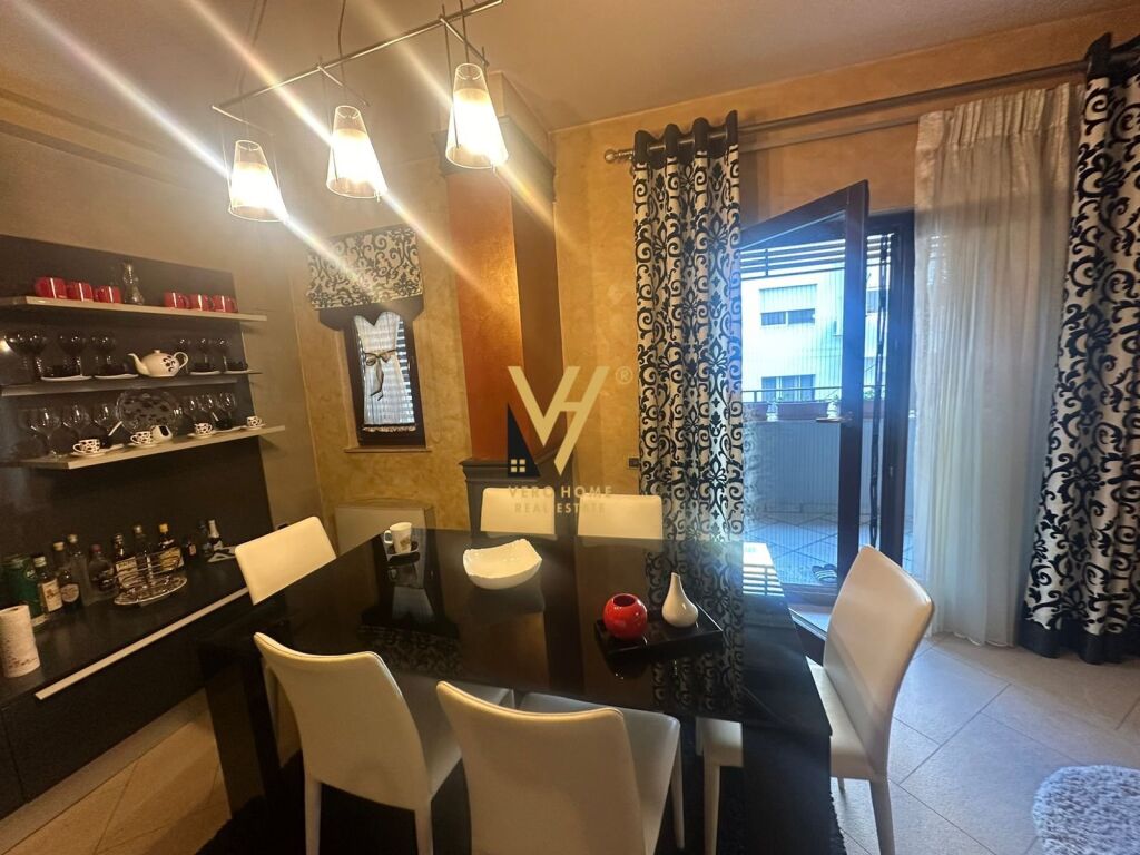 Shitet Apartament 3+1+3+ballkon te Rruga Lidhja e Prizrenit , Bllok 202 m2 2