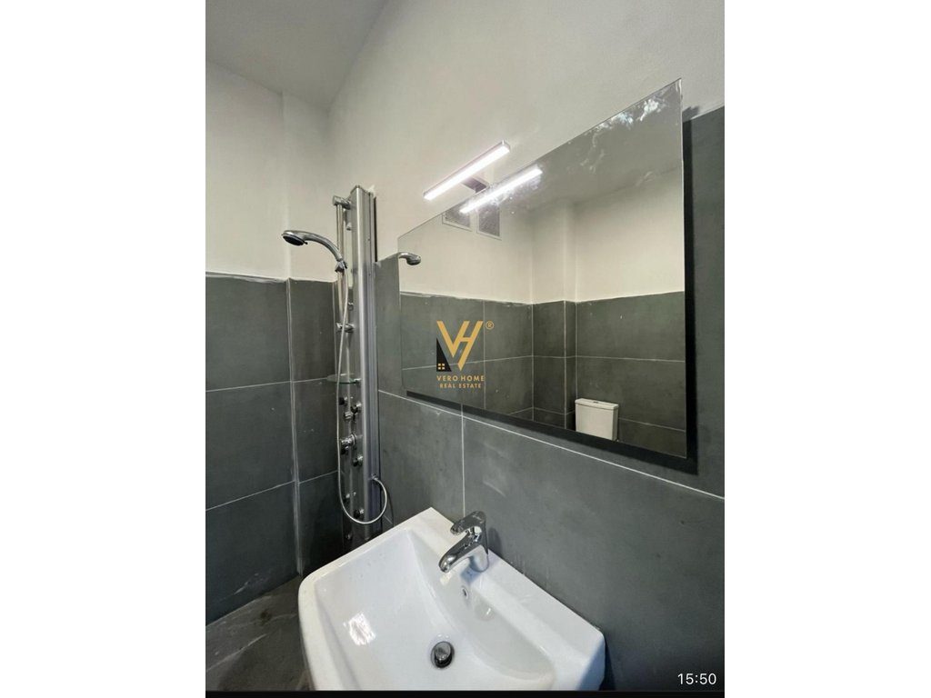 JEPET AMBIENT BIZNESI 240 M2 ME QERA NE PASKUQAN 800 EURO 4