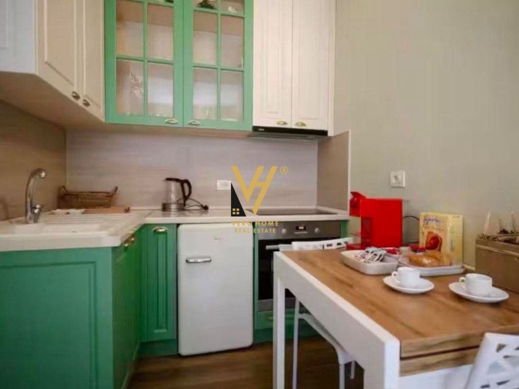 JEPET APARTAMENT 1+1+2 GARSONIERE ME QERA NE BLLOK 3.500 EURO 4
