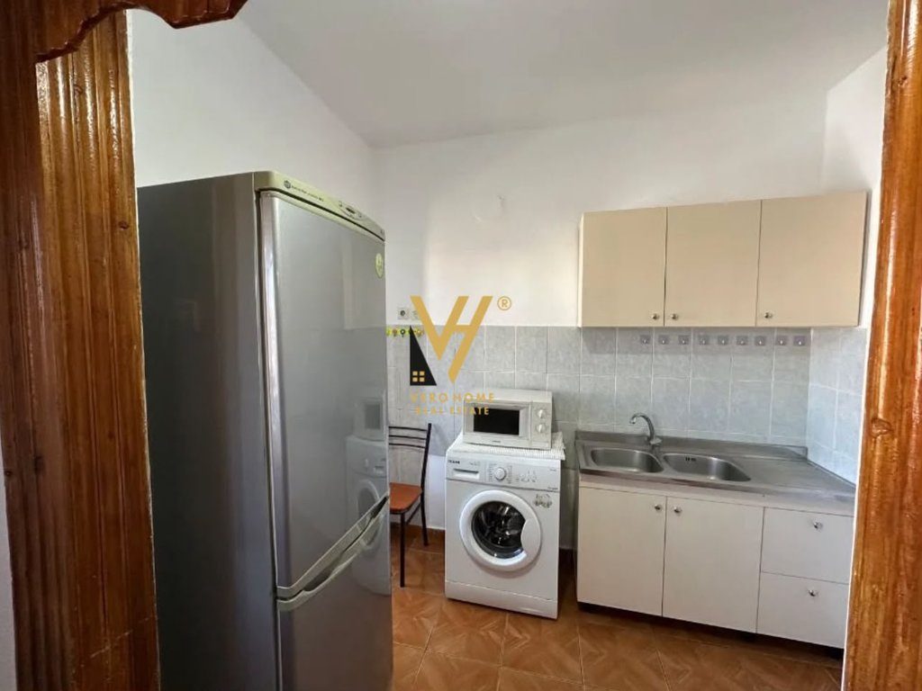 JEPET APARTAMENT 2+1+BLK ME QERA TE SHKOLLA E KUQE 600 EURO 3