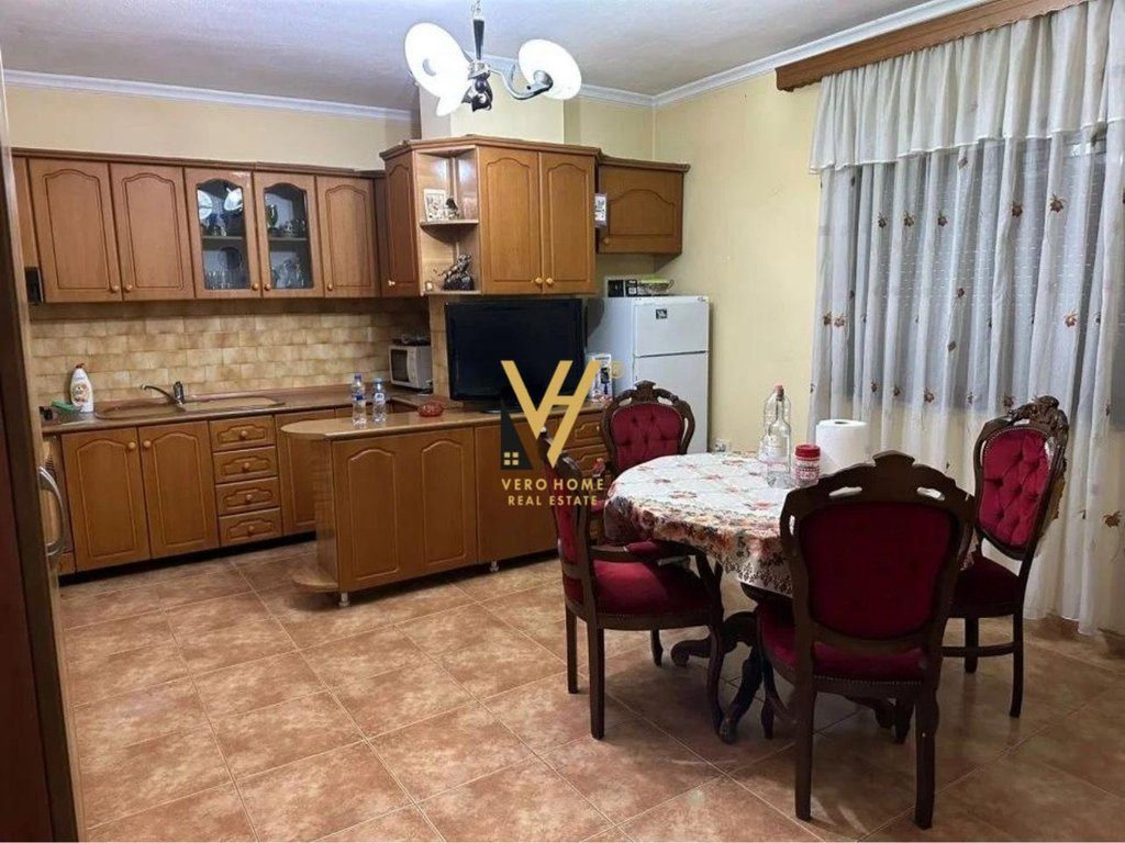 SHITET APARTAMENT 3+1+2+BLK TE BLV.BAJRAM CURRI 35.000.000 LEKE 1
