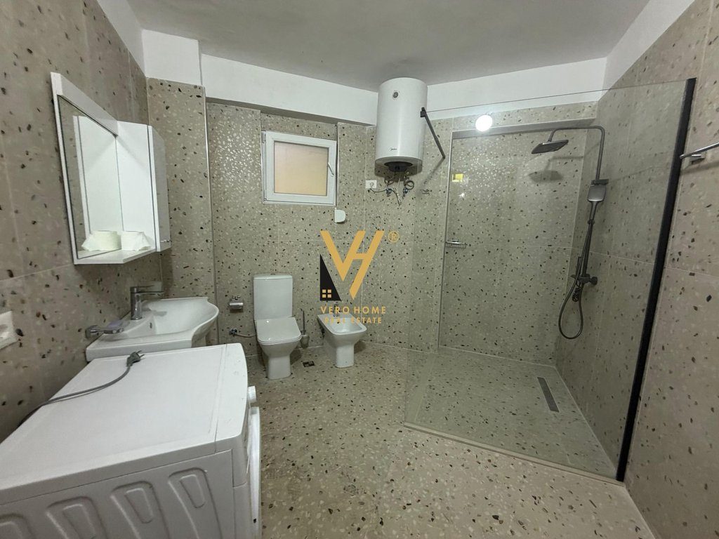 JEPET ZYRE 130 M2 ME QERA TE GARDA 90.000 LEKE 3