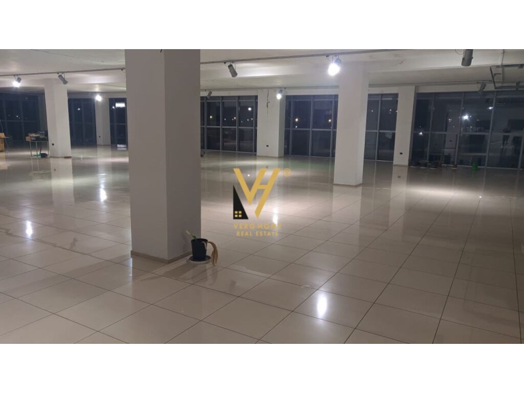 Jepet Magazine me qera te Autostrada Tirane-Durres 2.455 m2