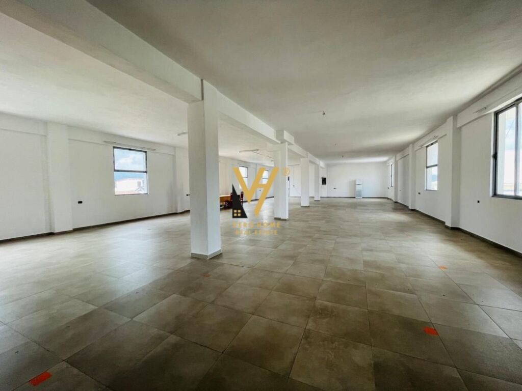 Jepet Magazine me qera te Sauku i Ri 430 m2