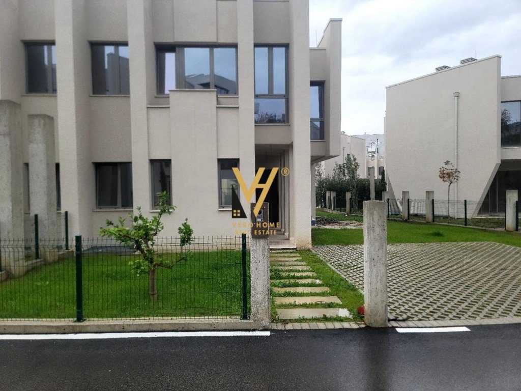 JEPET VILETE DY KATESHE ME QIRA TE LIQENI I THATE, GREEN VALLEY 220.000 LEKE