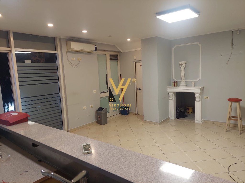 JEPET AMBIENT BIZNESI 70 M2 ME QERA PAZAR I RI 70.000 LEKE 1