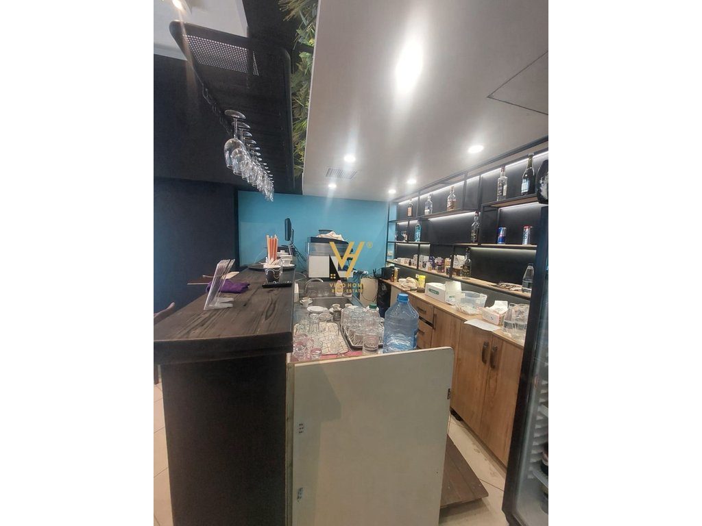 JEPET BAR KAFE 70 M2 ME QERA NE YZBERISHT 50.000 LEKE 2