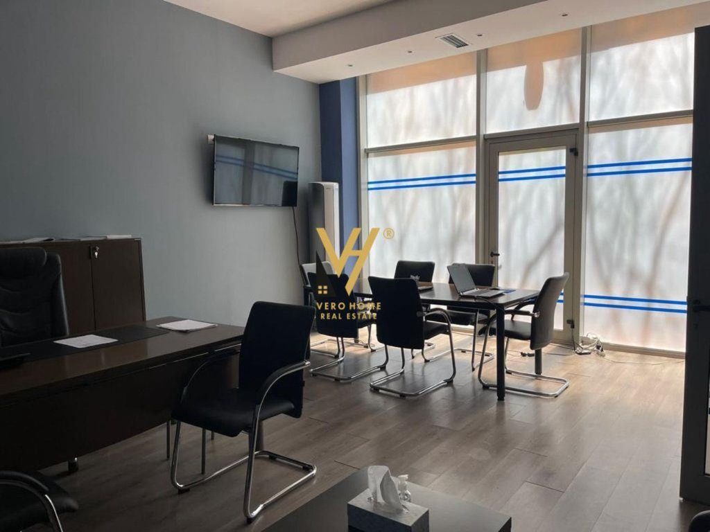 JEPET ZYRE 300 M2 ME QERA NE BLLOK 4.000 EURO 2