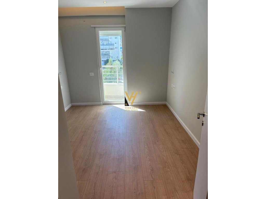 JEPET ZYRE 120 M2 ME QIRA TE KIKA 2, KOMUNA E PARISIT 130.000 LEKE 3