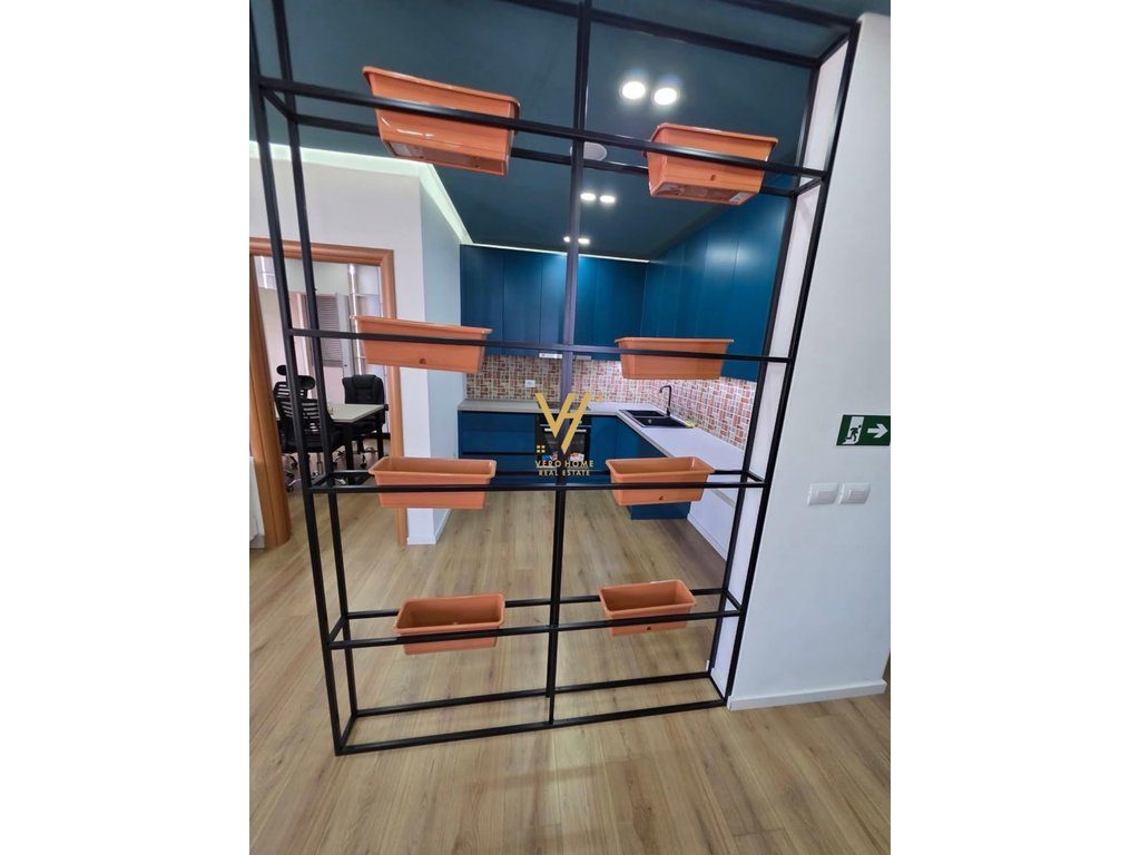 JEPET ZYRE 75 M2 ME QIRA TE RRUGA KAVAJES 1.200 EURO 4