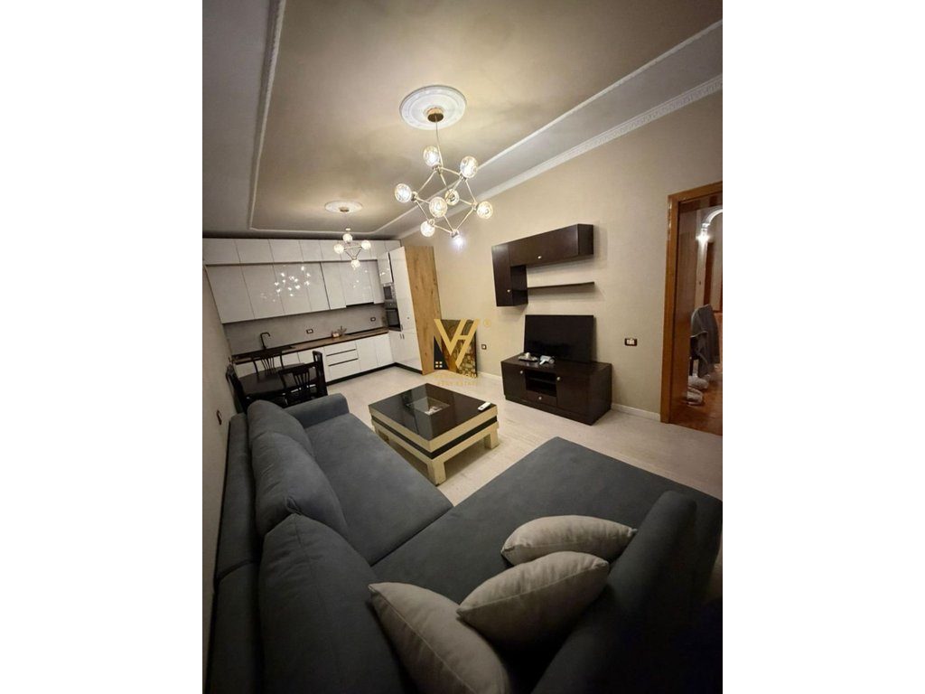 JEPET HYRJE 2+1 ME QIRA TE 21 DHJETORI 70.000 LEKE 2