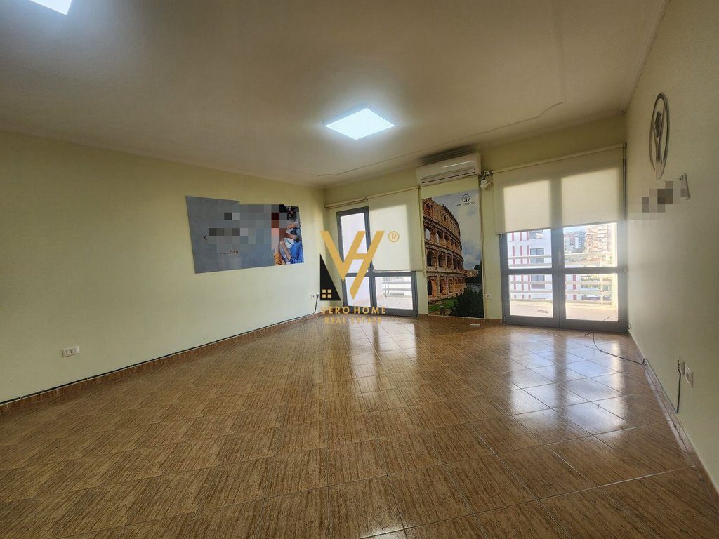 JEPET ZYRE 100 M2 ME QIRA TE ZOGU I ZI 800 EURO
