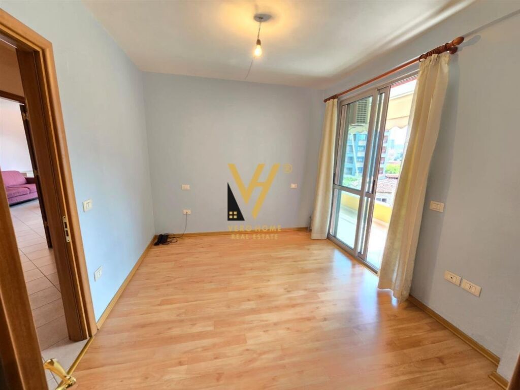 Jepet Apartament 2+1+2 me qera te Pazari I Ri 100 m2 2