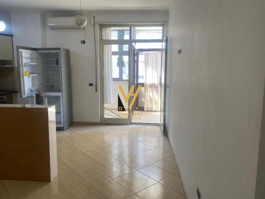 JEPET APARTAMENT 2+1+BLK ME QERA TE PAZARI RI 50.000 LEKE