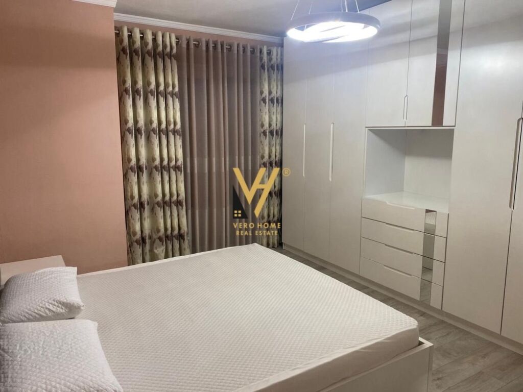 Jepet Apartament 2+1+2+ballkon me qera te Kompleksi Golden Park 105 m2