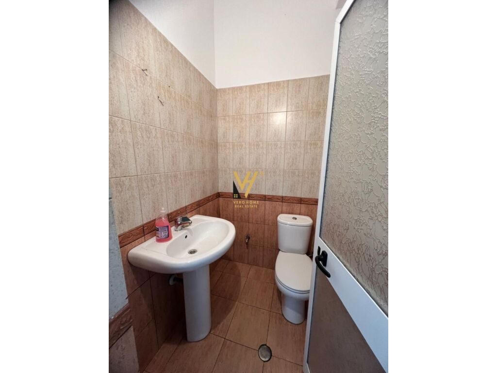 Jepet Dyqan me qera te Pazari i Ri 38 m2 3
