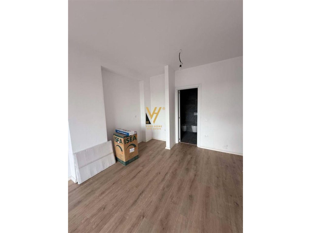 JEPET ZYRE 70M2 ME QERA TE BULEVARDI I RI 500 EURO 2